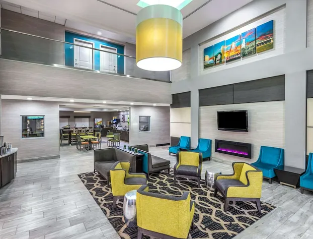 La Quinta Inn & Suites by Wyndham Columbus - Edinburgh hotel detail image 3