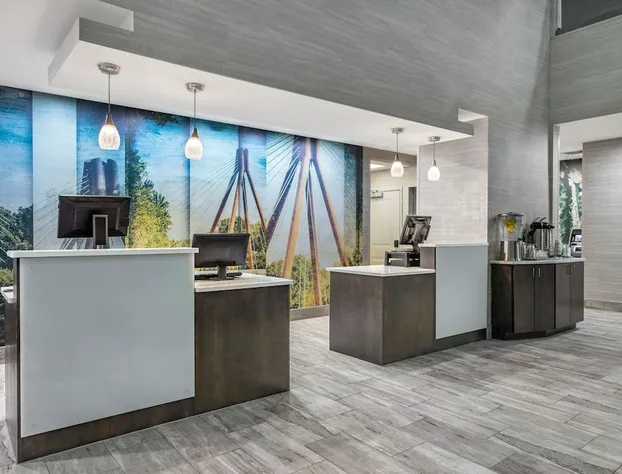 La Quinta Inn & Suites by Wyndham Columbus - Edinburgh hotel detail image 4