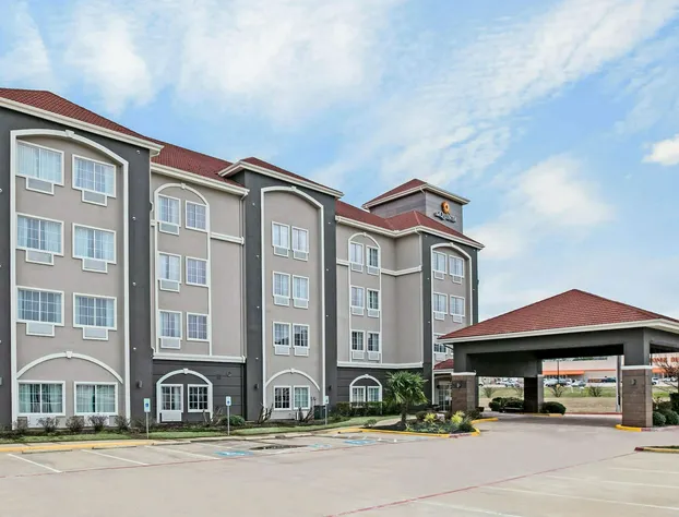 La Quinta Inn & Suites by Wyndham Paris hotel detail image 2