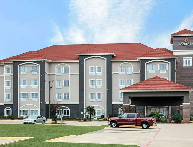 La Quinta Inn & Suites by Wyndham Paris hotel detail image 3