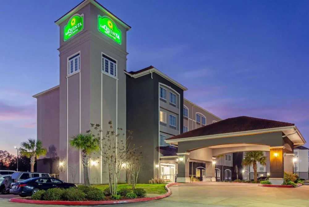La Quinta Inn & Suites by Wyndham Leesville Ft. Polk hotel hero