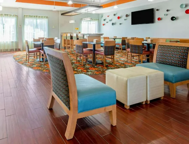 La Quinta Inn & Suites by Wyndham Leesville Ft. Polk hotel detail image 4