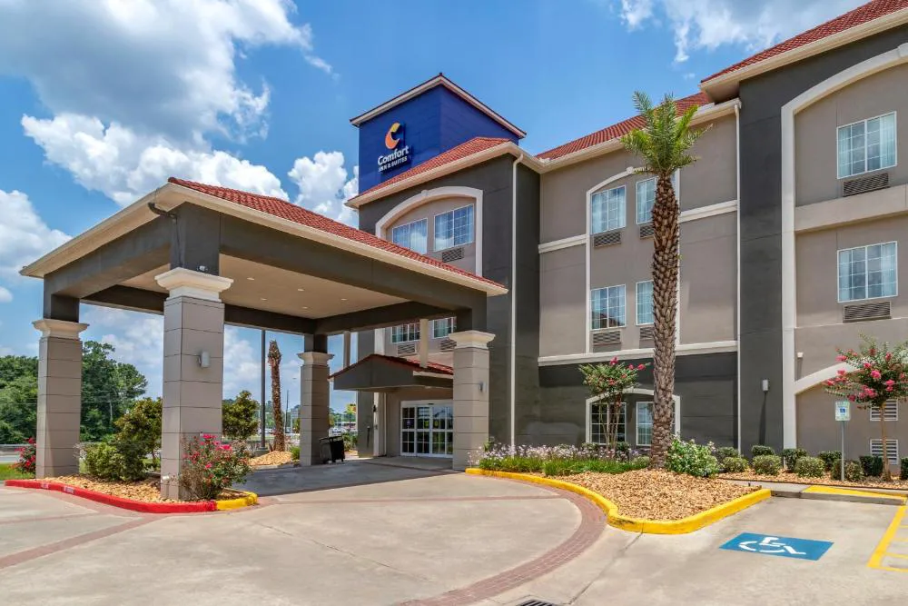 Comfort Inn & Suites Cleveland TX hotel hero