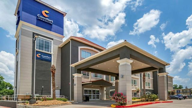 Comfort Inn & Suites hotel detail image 2