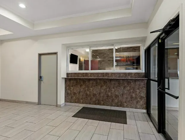 Red Lion Inn & Suites Caseyville hotel detail image 2