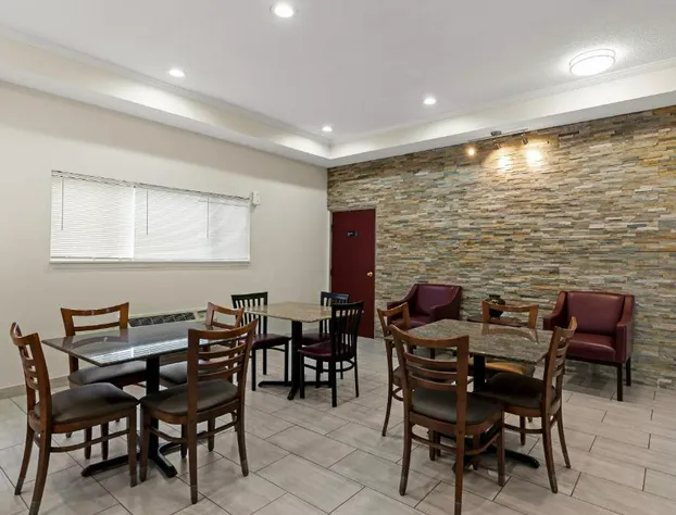 Red Lion Inn & Suites Caseyville hotel detail image 3