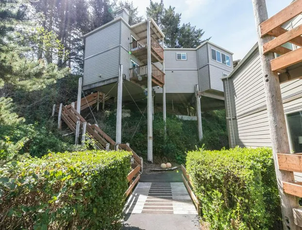 Little Creek Cove Beachfront Resort hotel detail image 1