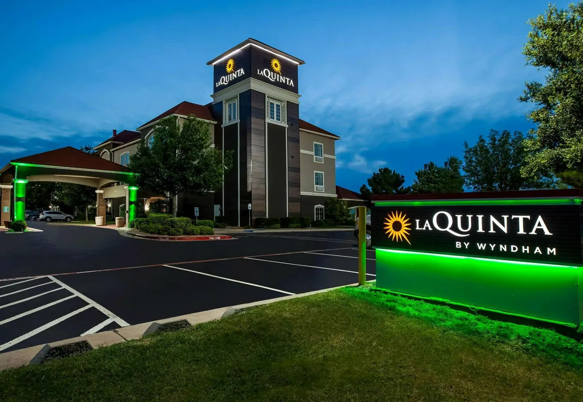 La Quinta Inn & Suites by Wyndham Lubbock North hotel hero