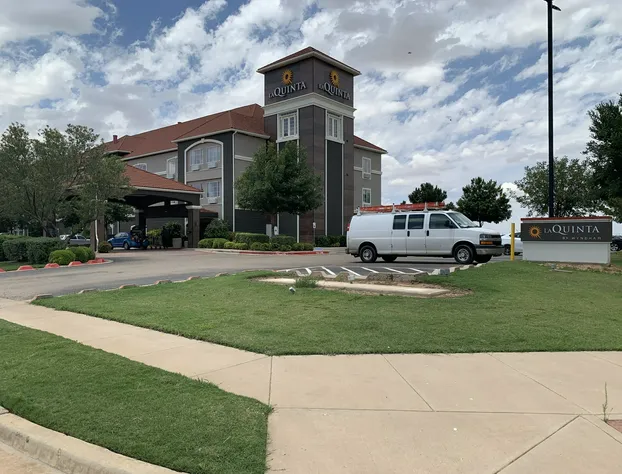 La Quinta Inn & Suites by Wyndham Lubbock North hotel detail image 1