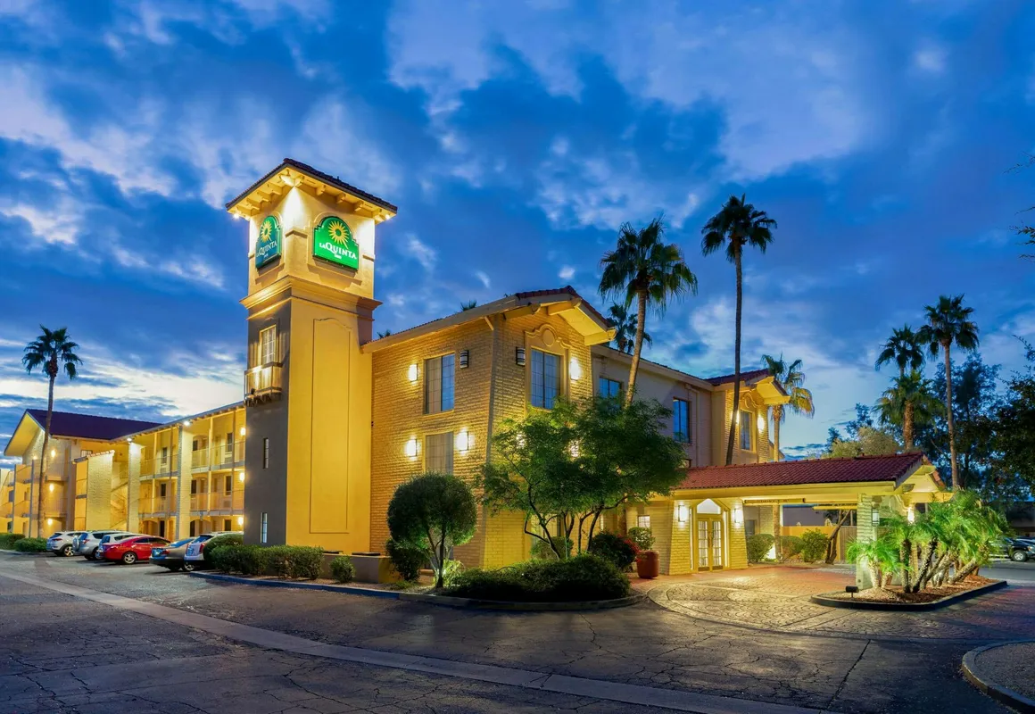 La Quinta Inn by Wyndham Phoenix Sky Harbor Airport hotel hero