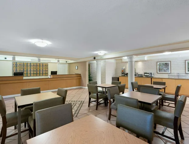 La Quinta Inn by Wyndham Phoenix Sky Harbor Airport hotel detail image 2