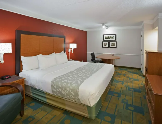 La Quinta Inn by Wyndham Phoenix Sky Harbor Airport hotel detail image 4