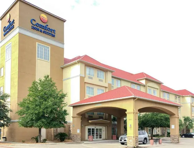 Comfort Inn & Suites Near Six Flags & Medical Center hotel detail image 1