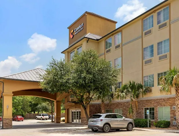 Comfort Inn & Suites Near Six Flags & Medical Center hotel detail image 1