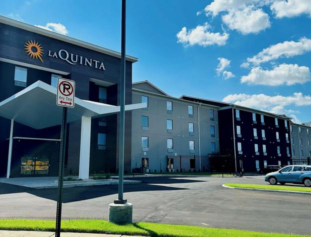 La Quinta Inn & Suites by Wyndham Memphis I-240 hotel detail image 2
