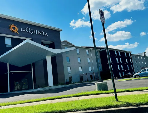 La Quinta Inn & Suites by Wyndham Memphis I-240 hotel detail image 1