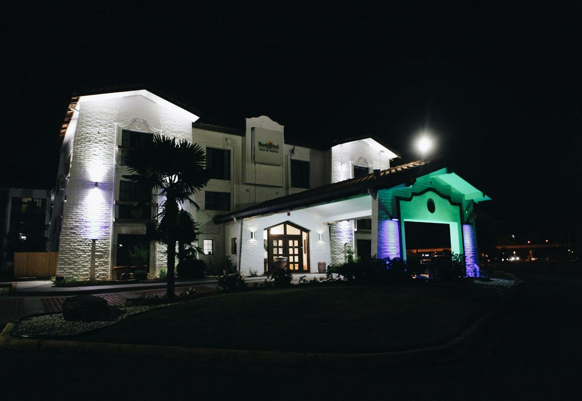 All Seasons Inn & Suites hotel hero