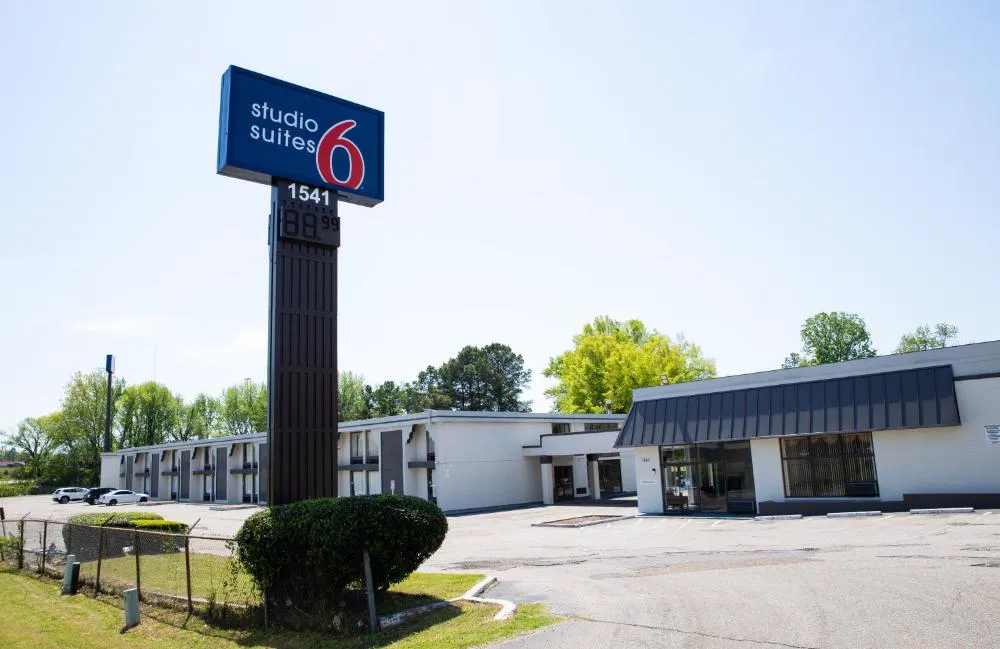 Studio 6 Suites Memphis, TN – East Memphis hotel hero