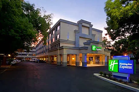 Holiday Inn Express Sacramento Convention Center hotel hero