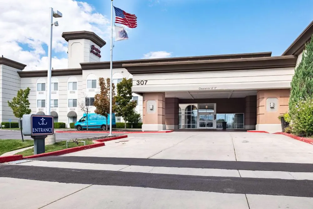 Hampton Inn & Suites Salt Lake City Airport hotel hero