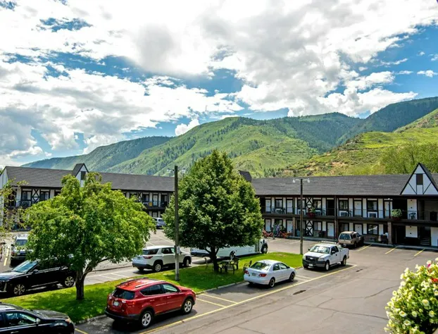 Silver Spruce Inn hotel detail image 3