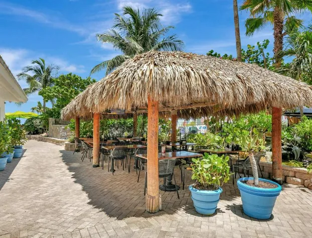 Ocean Manor Beach Hotel hotel detail image 1