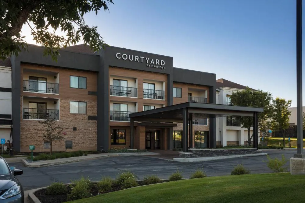 Courtyard by Marriott Layton hotel hero