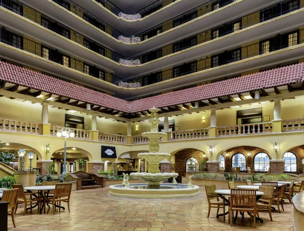 Embassy Suites by Hilton Kansas City Plaza hotel detail image 1