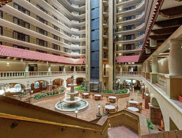 Embassy Suites by Hilton Kansas City Plaza hotel detail image 3