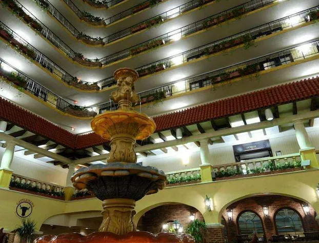 Embassy Suites by Hilton Kansas City Plaza hotel detail image 4