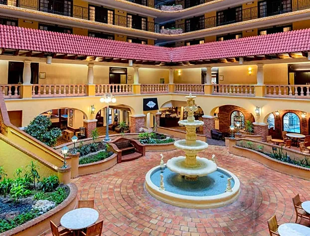 Embassy Suites by Hilton Kansas City Plaza hotel detail image 1