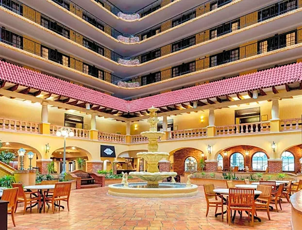 Embassy Suites by Hilton Kansas City Plaza hotel detail image 4