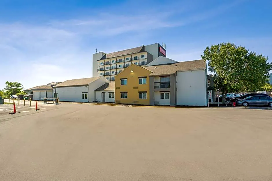 Orangewood Inn & Suites Kansas City Airport hotel hero