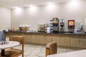 Microtel Inn & Suites By Wyndham Kansas City Airport hotel detail image 4