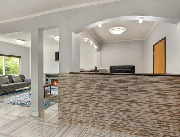 Days Inn by Wyndham Kansas City International Airport hotel detail image 2