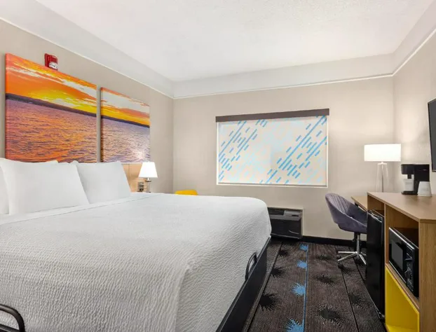 Days Inn by Wyndham Kansas City International Airport hotel detail image 3