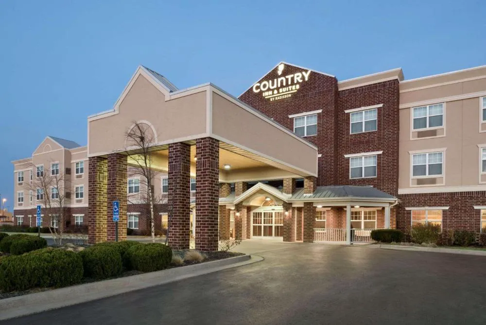 Country Inn & Suites by Radisson, Kansas City at Village West, KS hotel hero