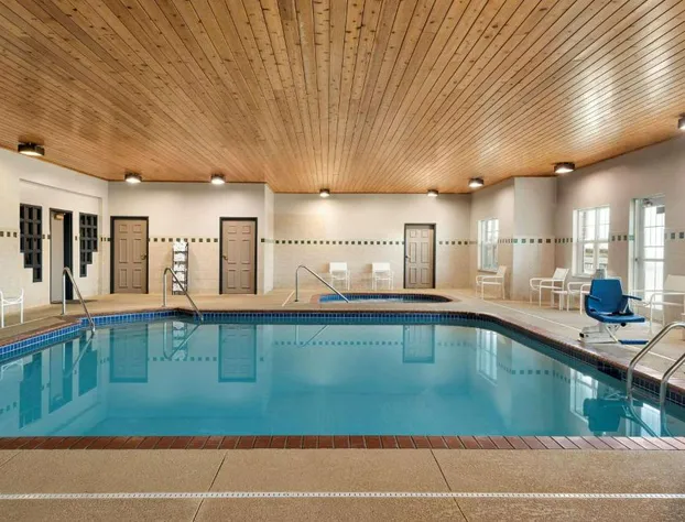Country Inn & Suites by Radisson, Kansas City at Village West, KS hotel detail image 4