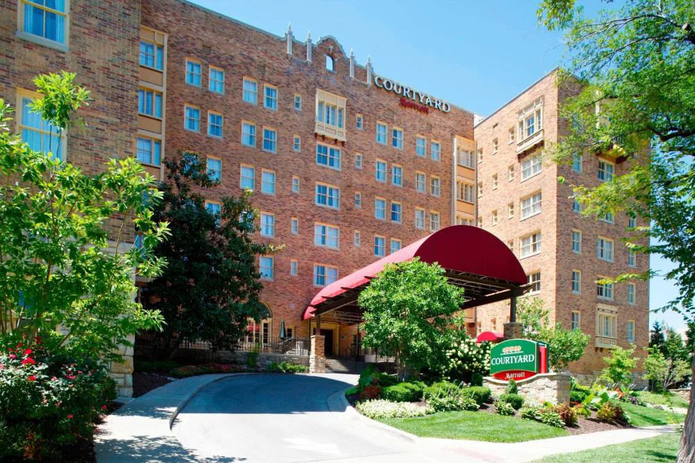 Courtyard by Marriott Kansas City Country Club Plaza hotel hero