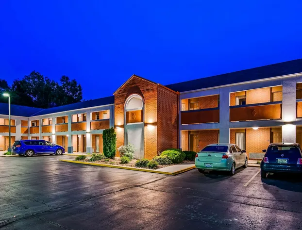 SureStay by Best Western Kansas City Country Inn North hotel detail image 1