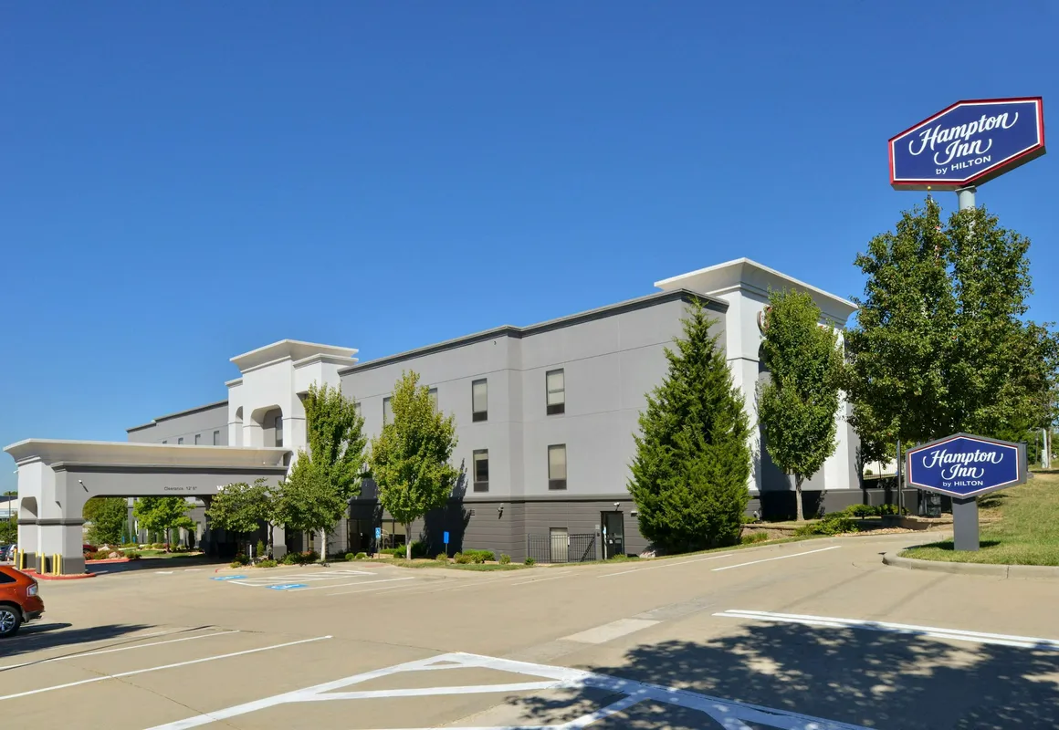 Hampton Inn Kansas City Northeast hotel hero