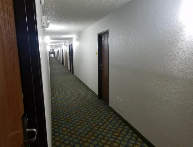 Super 8 by Wyndham Independence Kansas City hotel detail image 4