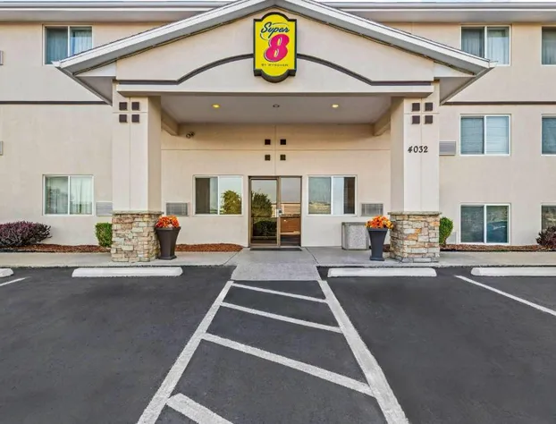 Super 8 by Wyndham Independence Kansas City hotel detail image 1