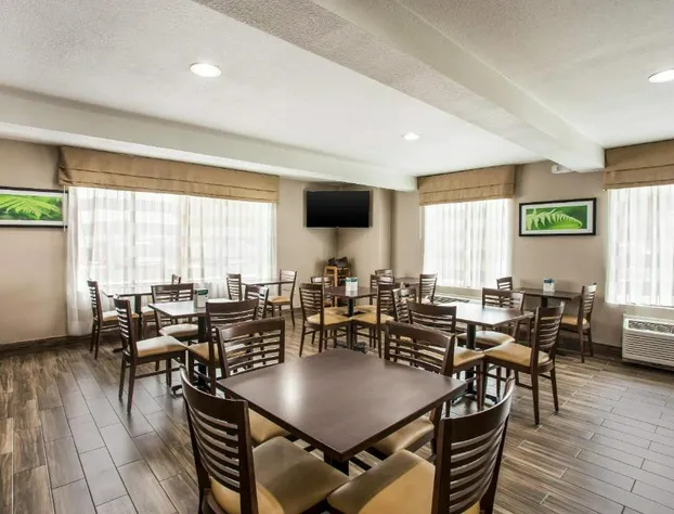 Quality Inn Kansas City International Airport hotel detail image 2