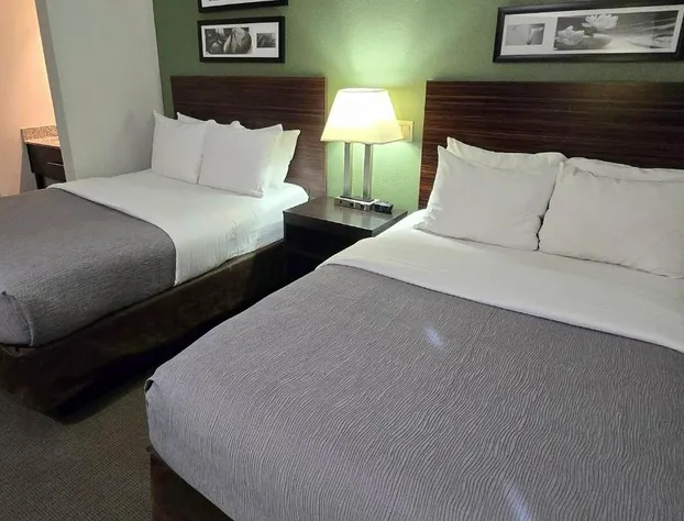 Quality Inn Kansas City International Airport hotel detail image 4