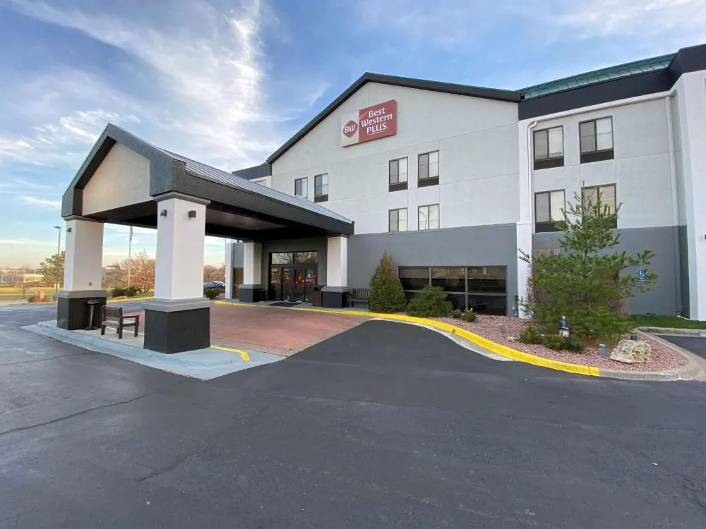 Best Western Plus Kansas City Airport-KCI East hotel hero
