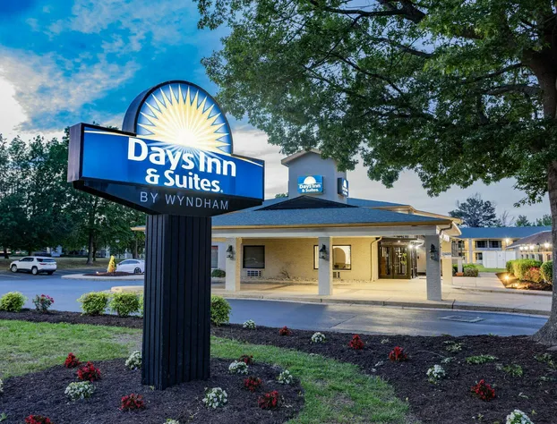 Days Inn & Suites by Wyndham Williamsburg Colonial hotel detail image 1