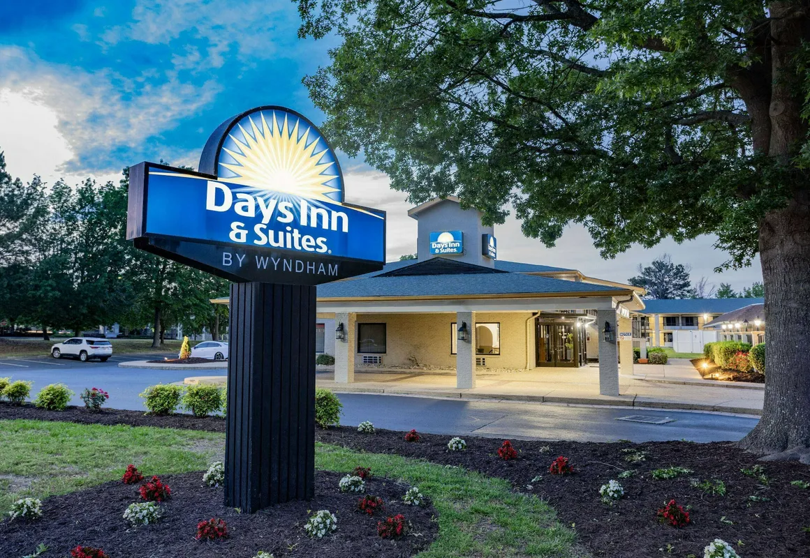 Days Inn & Suites by Wyndham Williamsburg Colonial hotel hero
