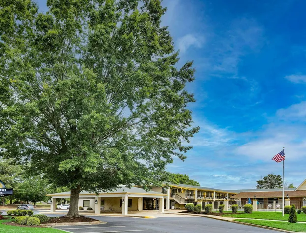 Days Inn & Suites by Wyndham Williamsburg Colonial hotel detail image 2