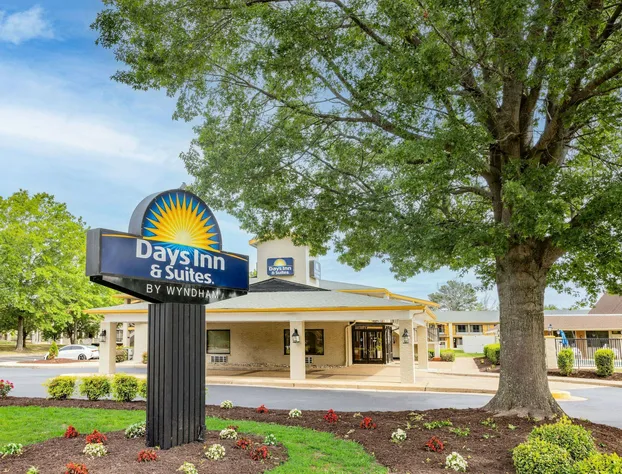 Days Inn & Suites by Wyndham Williamsburg Colonial hotel detail image 4